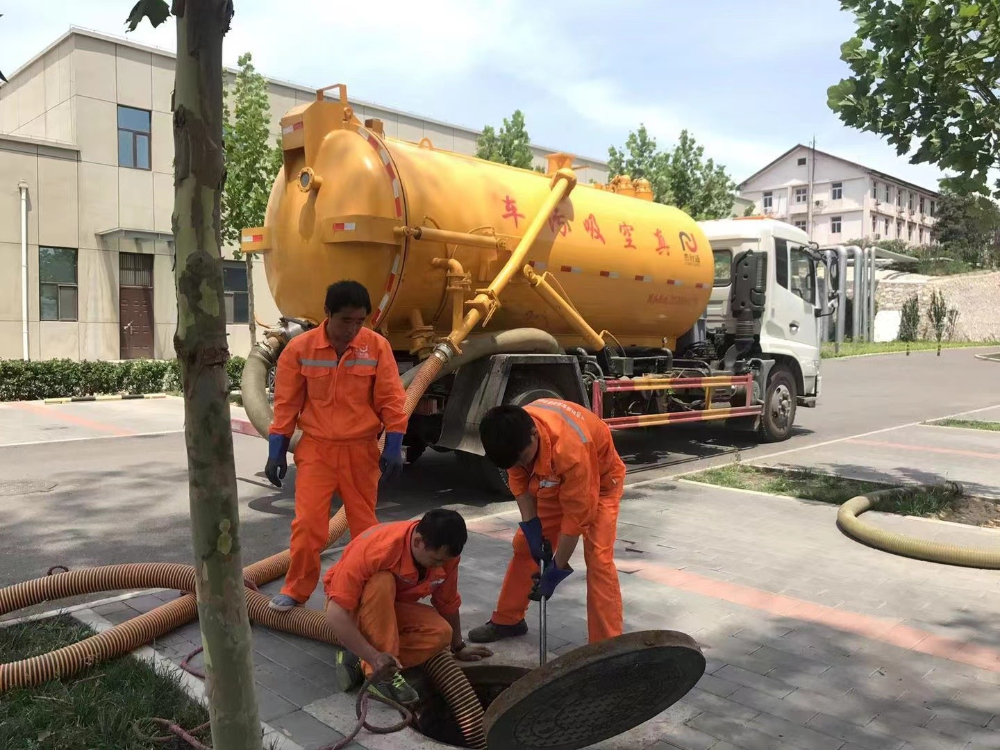 北海街道化粪池清理与5-8吨吸粪车施工效率分析